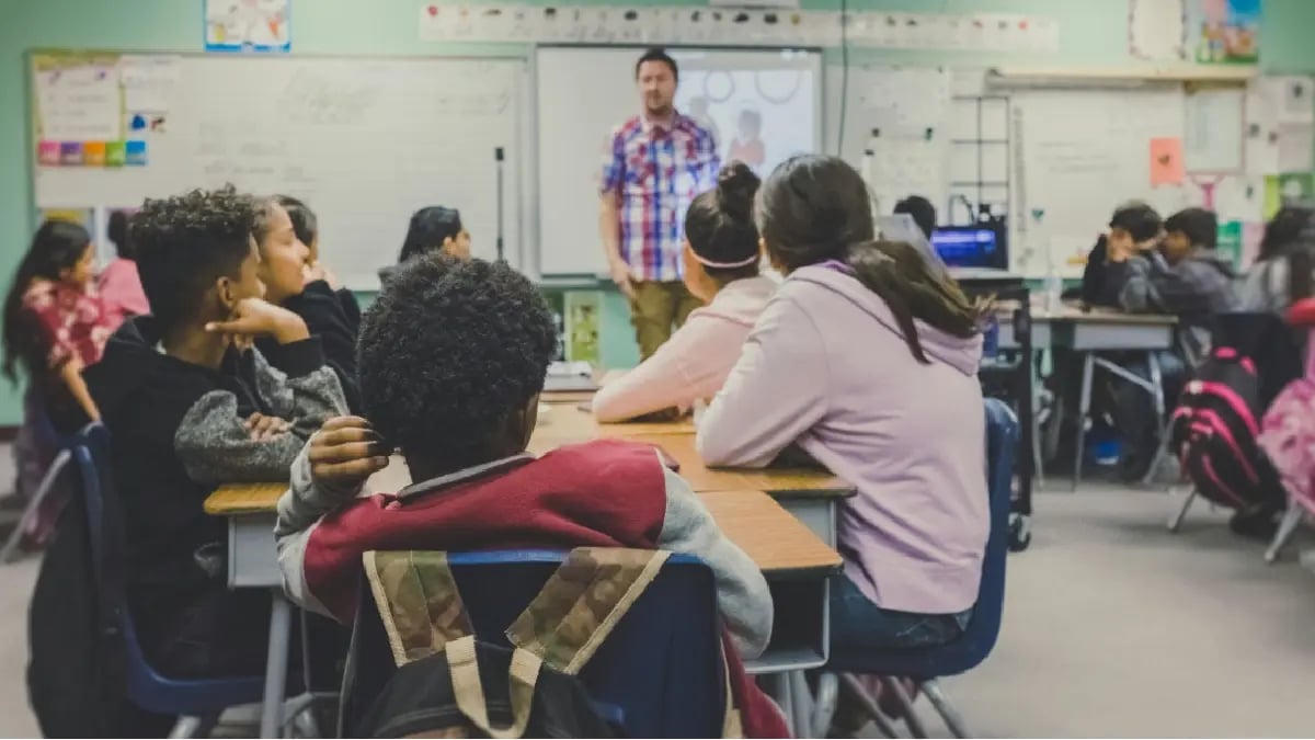 Image of students focusing on teacher in class.